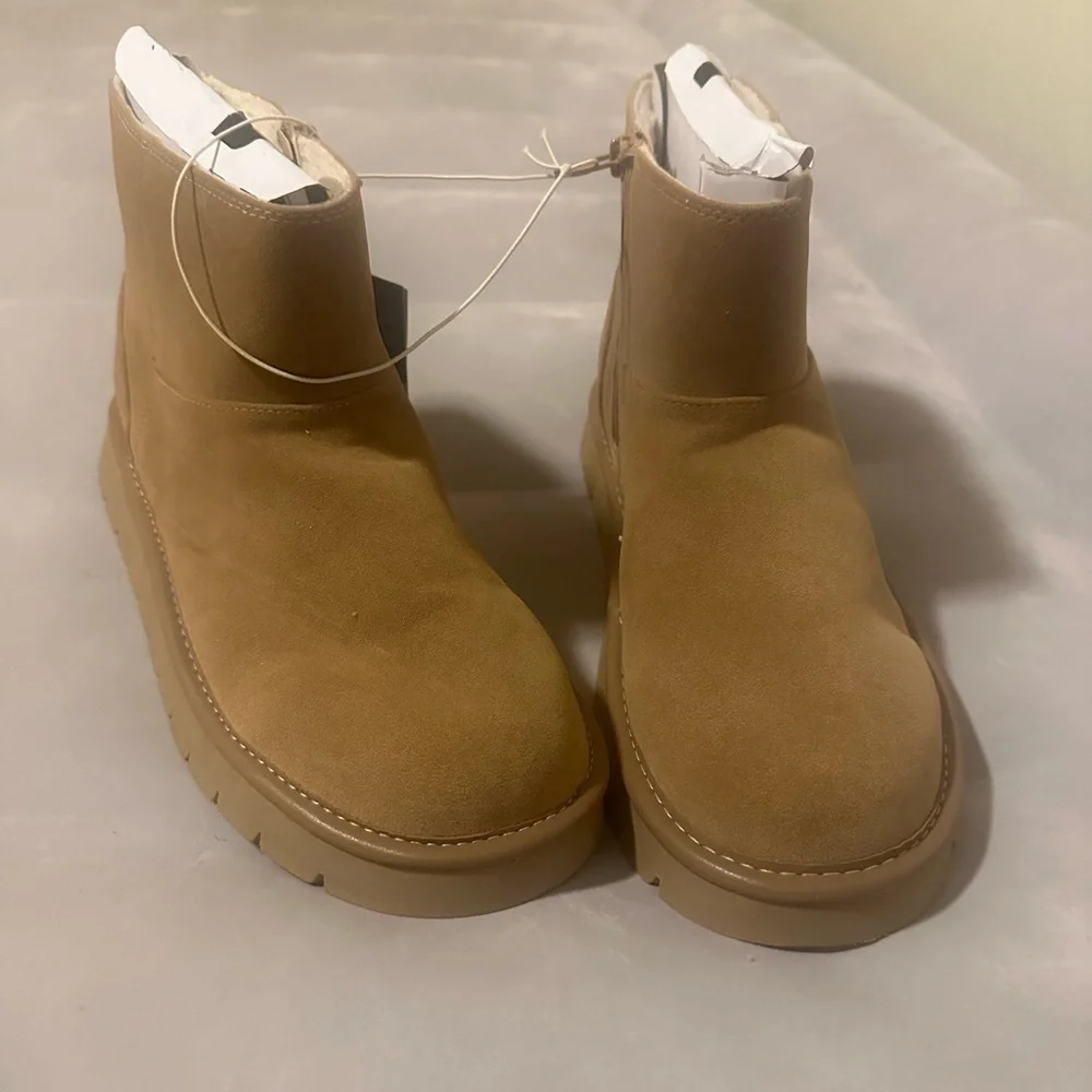 Women’s  Tan Memory Foam Boots - Picture 4 of 4